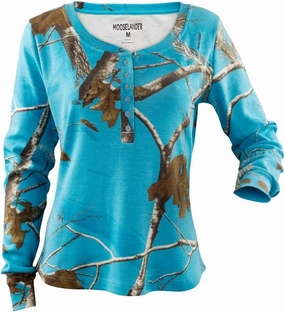– Ladies Long Sleeve Henley Shirt in Realtree Camo Print