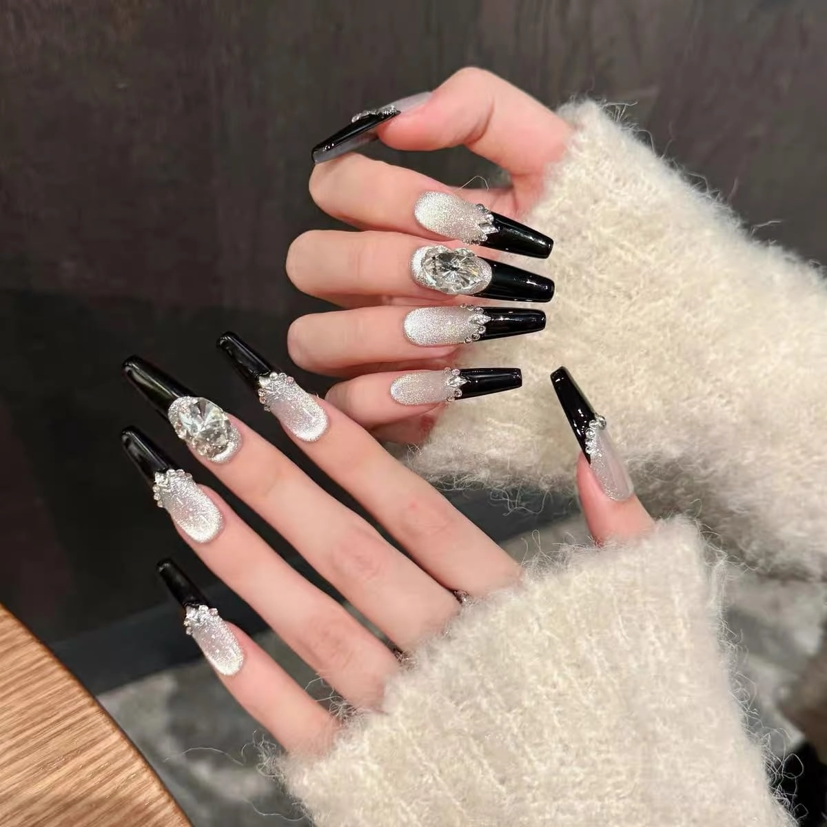 Black Gold Princess style nail art, handmade wearable nail art, ice transparent, fine shimmer, high-end cool feeling, detachable nail patches, fake nail patches (XS)