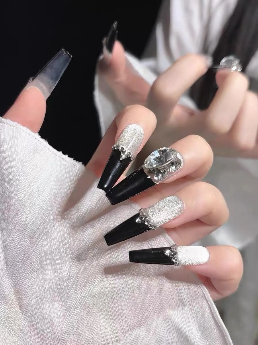 Black Gold Princess style nail art, handmade wearable nail art, ice transparent, fine shimmer, high-end cool feeling, detachable nail patches, fake nail patches (XS)