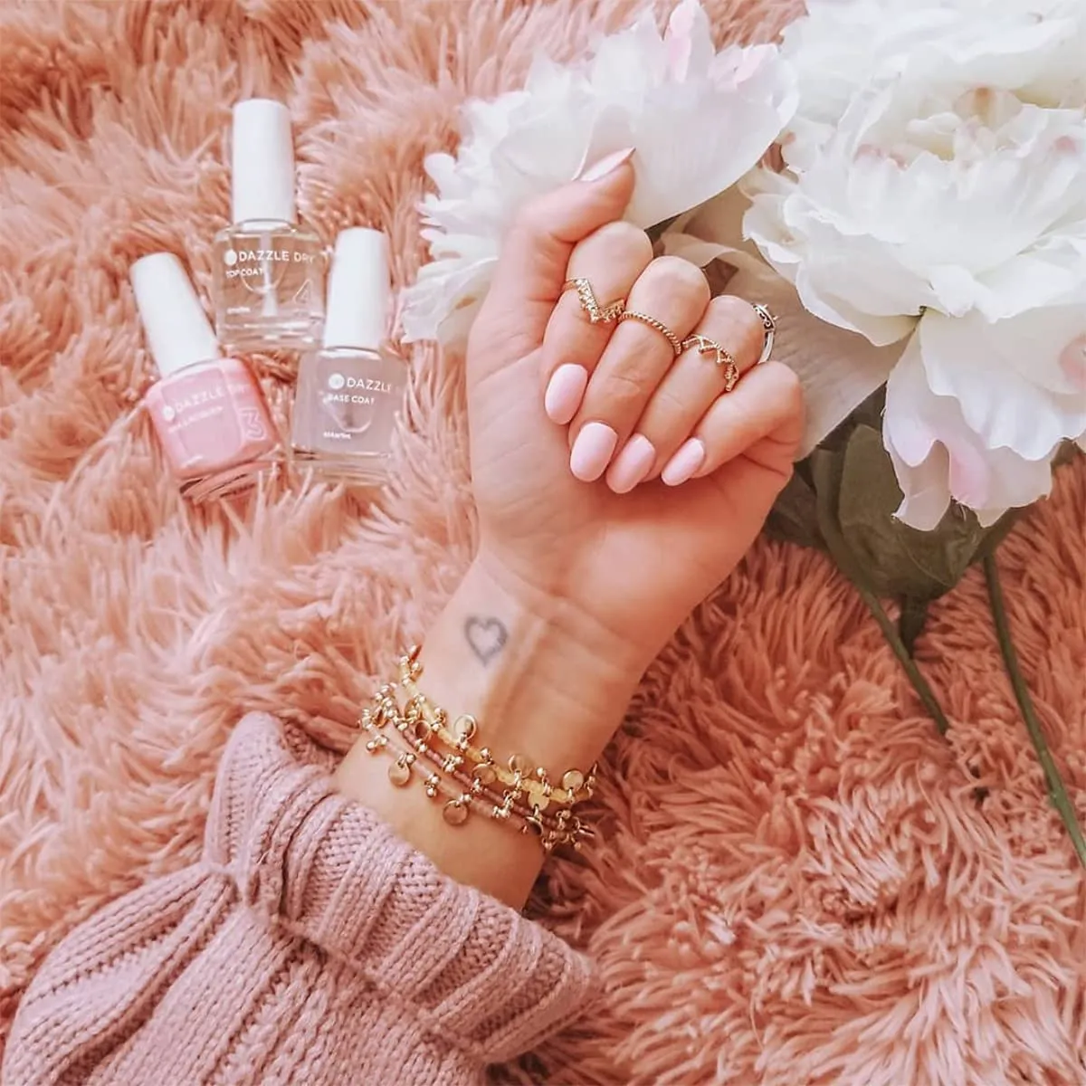 Dazzle Dry Mini Kit 4 Step System - Livin' La Vida Yoga, a soft and pale creamy pink with a hint of diamond dusted shimmer. Semi-sheer cream. (5 Piece Kit / 5 Manicures)