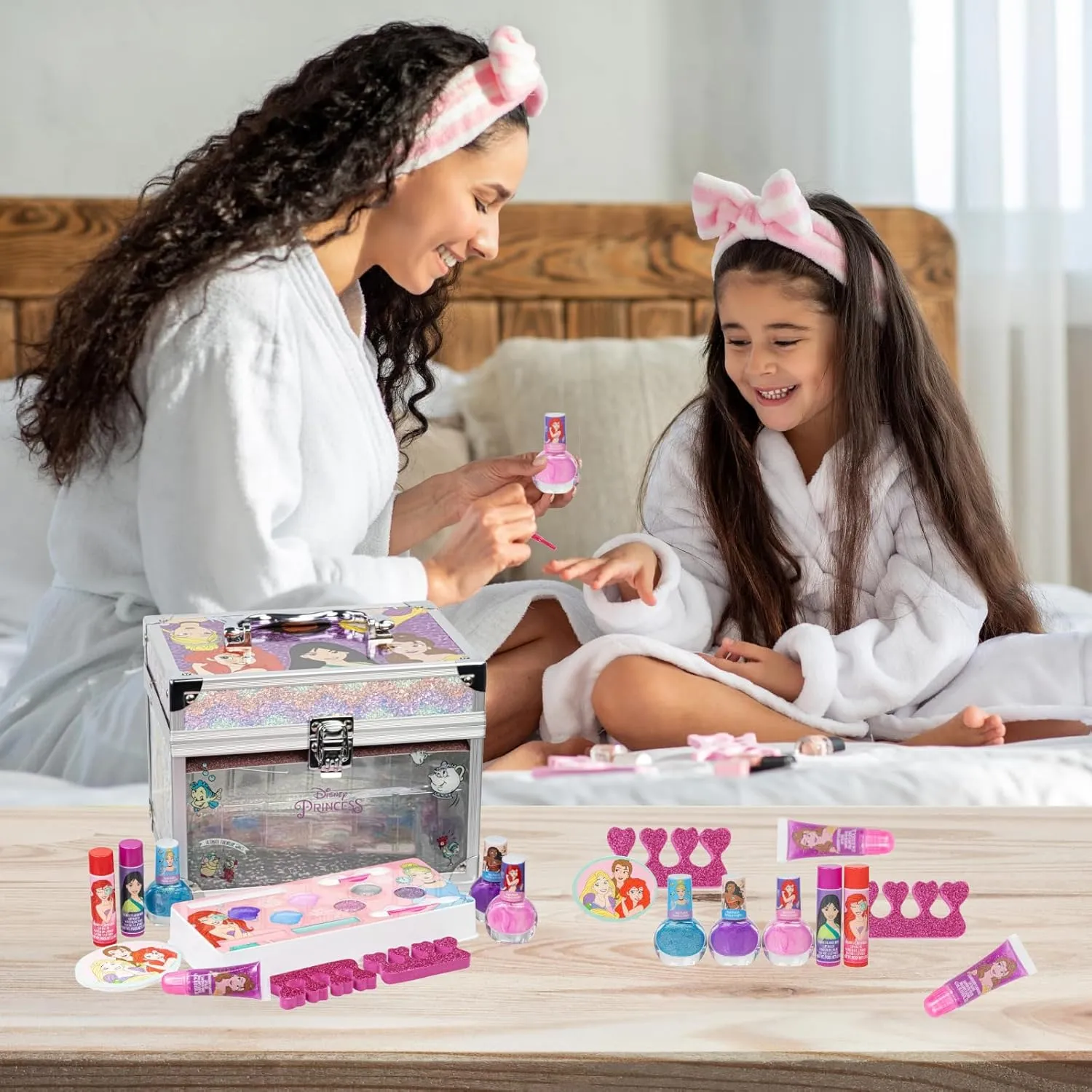 Disney Princess Train Case Beauty Set, Kids Makeup Kit for Girls, Real Washable Makeup Set, Play Makeup, Party Favor, Birthday, Ages 3 4 5 6 7 8 9 10 11 12 by Townley Girl