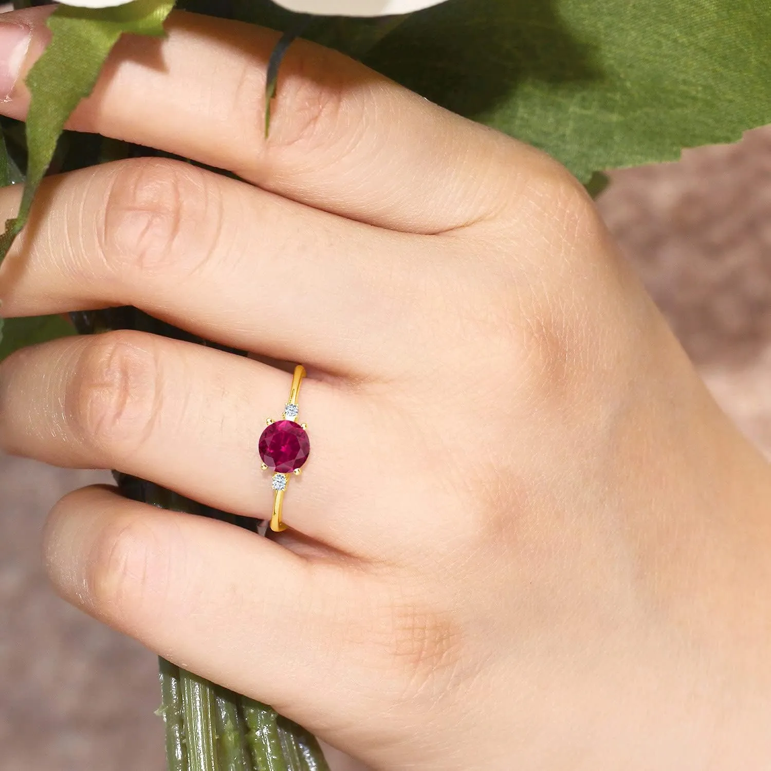 Gem Stone King 10K Yellow Gold Red Created Ruby and White Created Sapphire Solitaire Engagement Ring For Women (1.03 Cttw, Round 6MM, Gemstone July Birthstone, Available in Size 5,6,7,8,9)