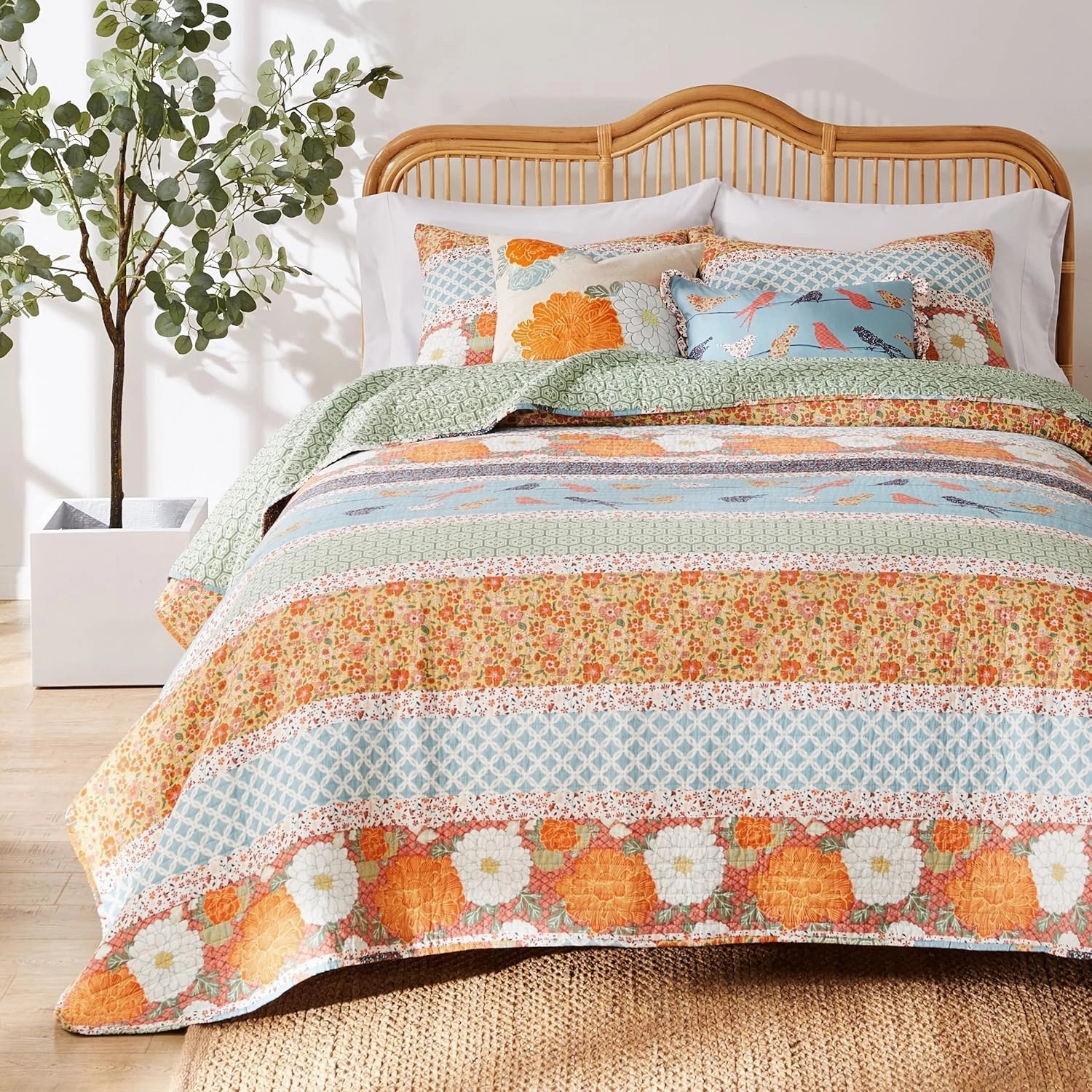 Greenland Home Carlie Modern Floral Reversible Quilt Set, 3-Piece Full/Queen, Calico Stripes