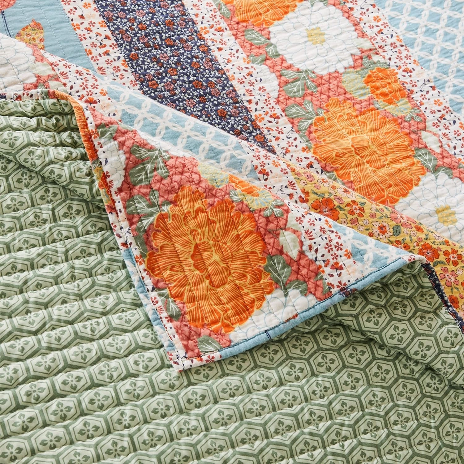 Greenland Home Carlie Modern Floral Reversible Quilt Set, 3-Piece Full/Queen, Calico Stripes