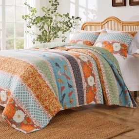 Greenland Home Carlie Modern Floral Reversible Quilt Set, 3-Piece Full/Queen, Calico Stripes