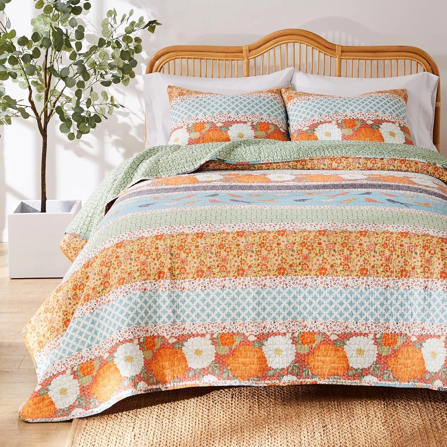 Greenland Home Carlie Modern Floral Reversible Quilt Set, 3-Piece Full/Queen, Calico Stripes