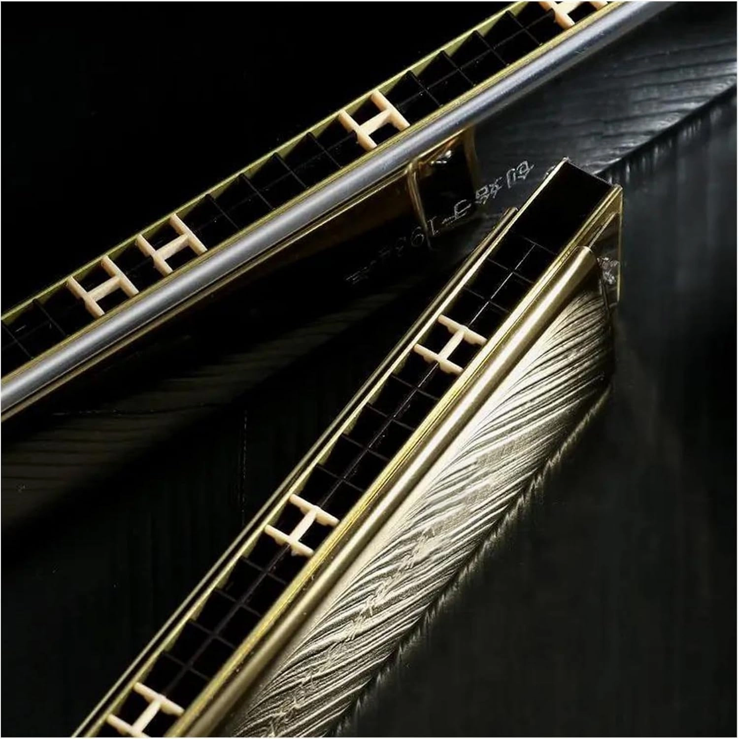 Harmonica 28 hole polyphony beginner performance level instrument(Gold)