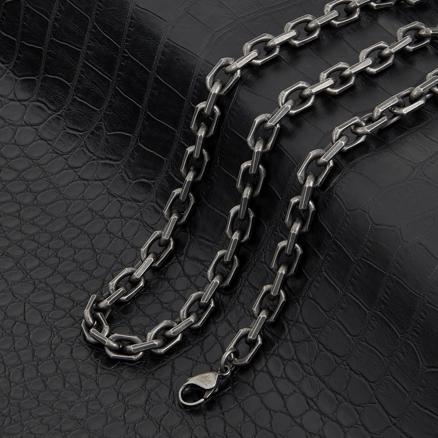 Invicta Jewelry Men's Beveled Edge Rectangular Link Chain Necklace (8.5mm) - 24"