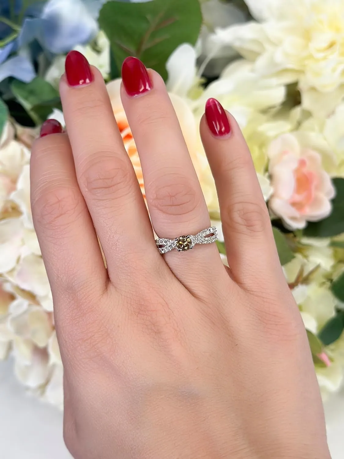 LE VIAN 1 Carat Chocolate Diamond Twist Band Engagement Ring for Women I 14k White Gold Promise Ring for Her (Brown/H-I, SI2-SI3, 1.01 cttw) Clear Diamond Accents Wedding Anniversary Band Size 6 to 8