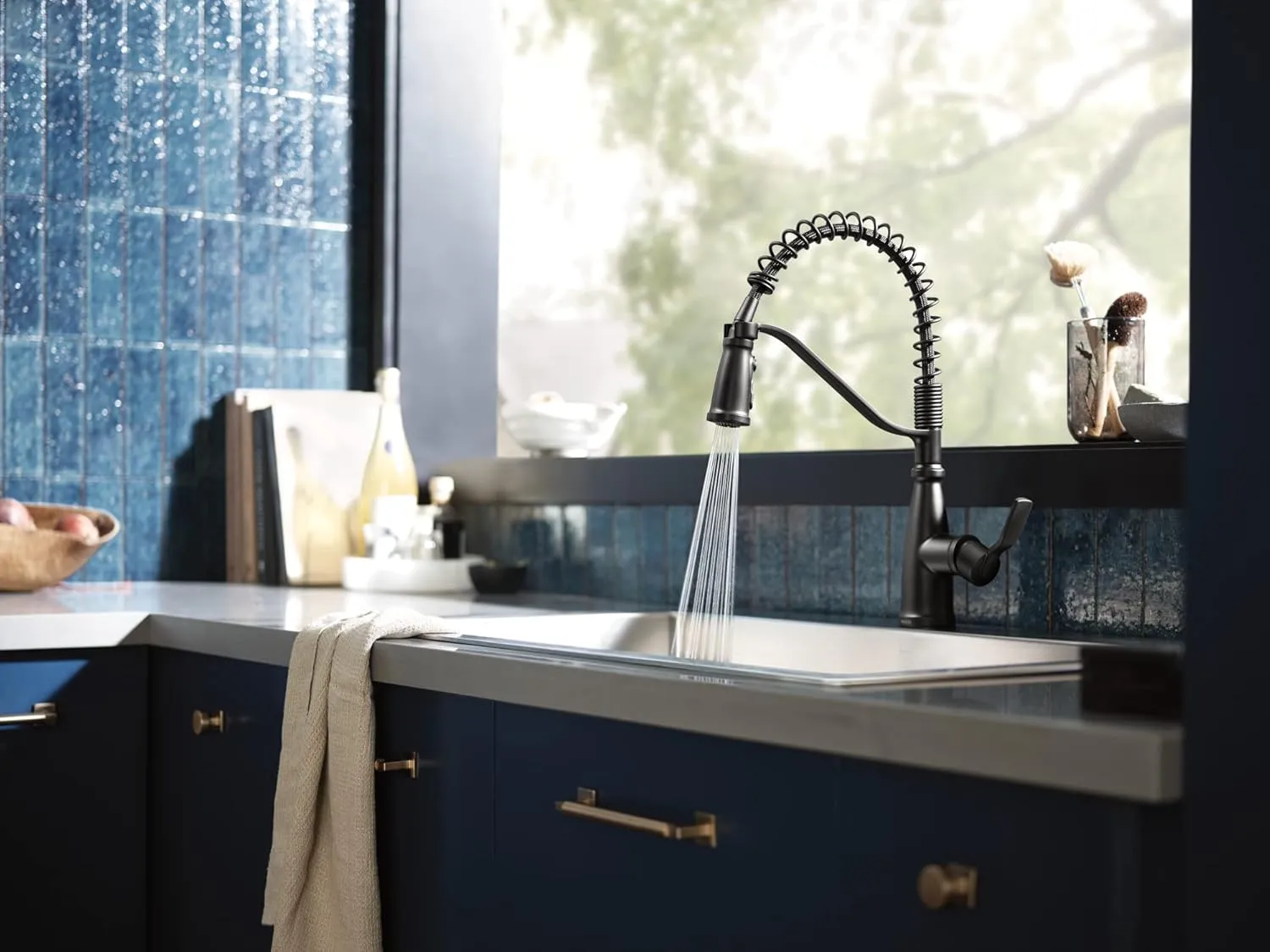 Moen Nolia Matte Black One-Handle Pre-Rinse Spring Kitchen Faucet with Pull Down Sprayer, Single Hole Kitchen Sink Faucet with Soap Dispenser, 87886BL