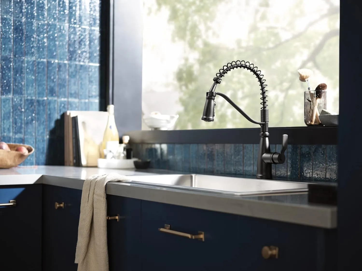 Moen Nolia Matte Black One-Handle Pre-Rinse Spring Kitchen Faucet with Pull Down Sprayer, Single Hole Kitchen Sink Faucet with Soap Dispenser, 87886BL