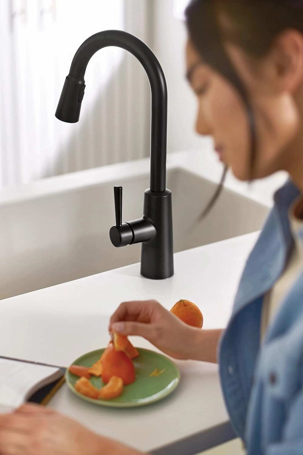 Moen Riley Matte Black One-Handle Modern Pulldown Kitchen Faucet Featuring Power Boost for a Faster Clean and Reflex Docking System for The Spray Head, 7402BL