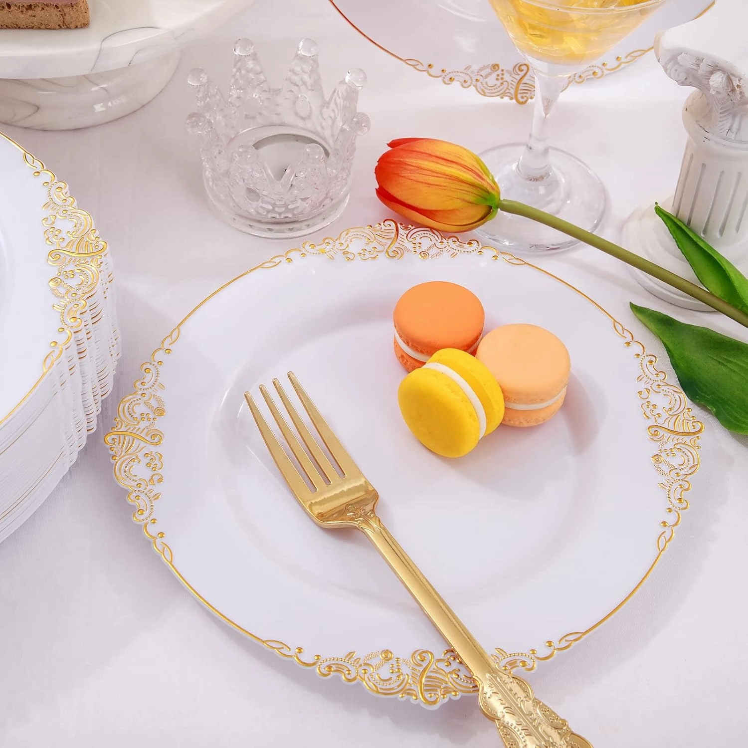 Nervure 100PCS White and Gold Plastic Plates - 7.5inch Gold Disposable Plates - Heavyweight Plastic Plates - Dessert Plates for Wedding & Party & Father's Day & Christmas