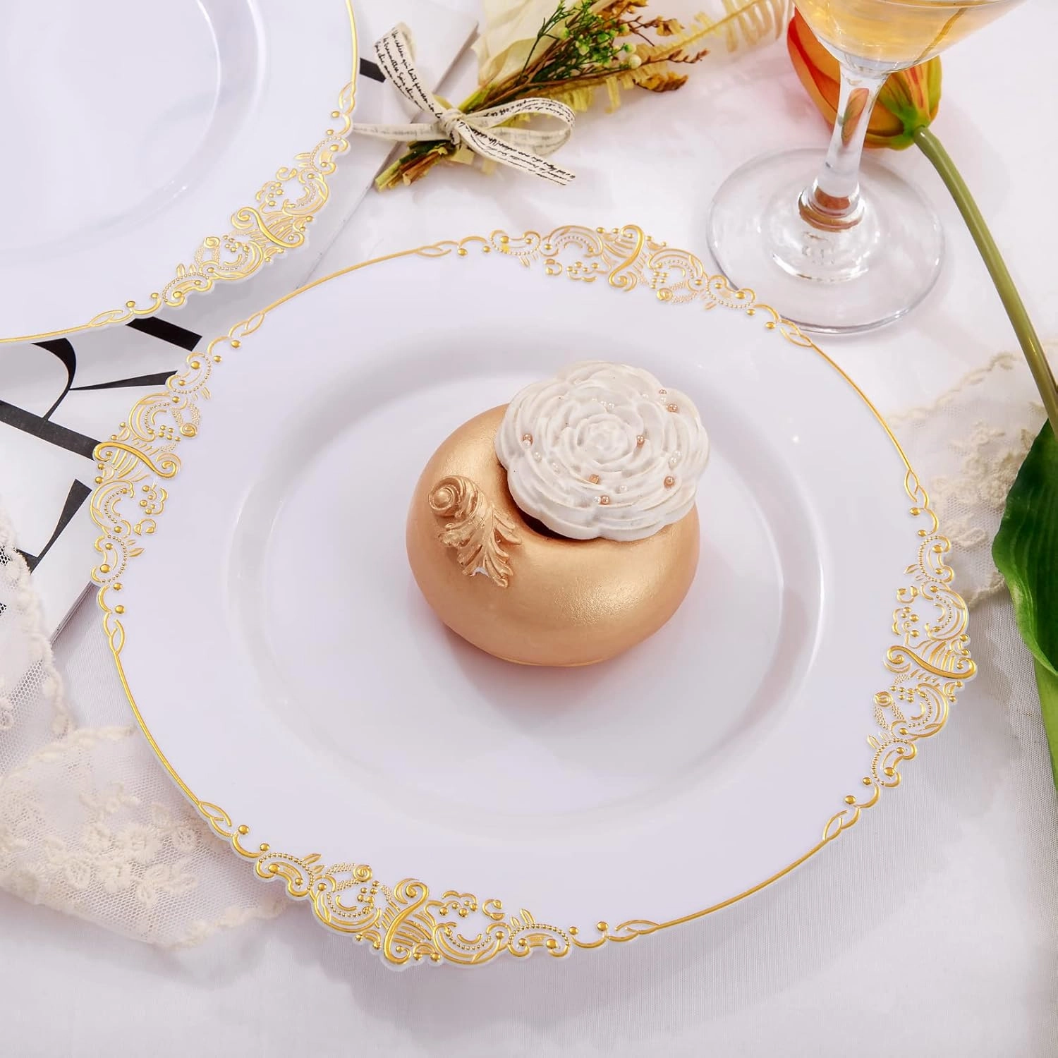 Nervure 100PCS White and Gold Plastic Plates - 7.5inch Gold Disposable Plates - Heavyweight Plastic Plates - Dessert Plates for Wedding & Party & Father's Day & Christmas