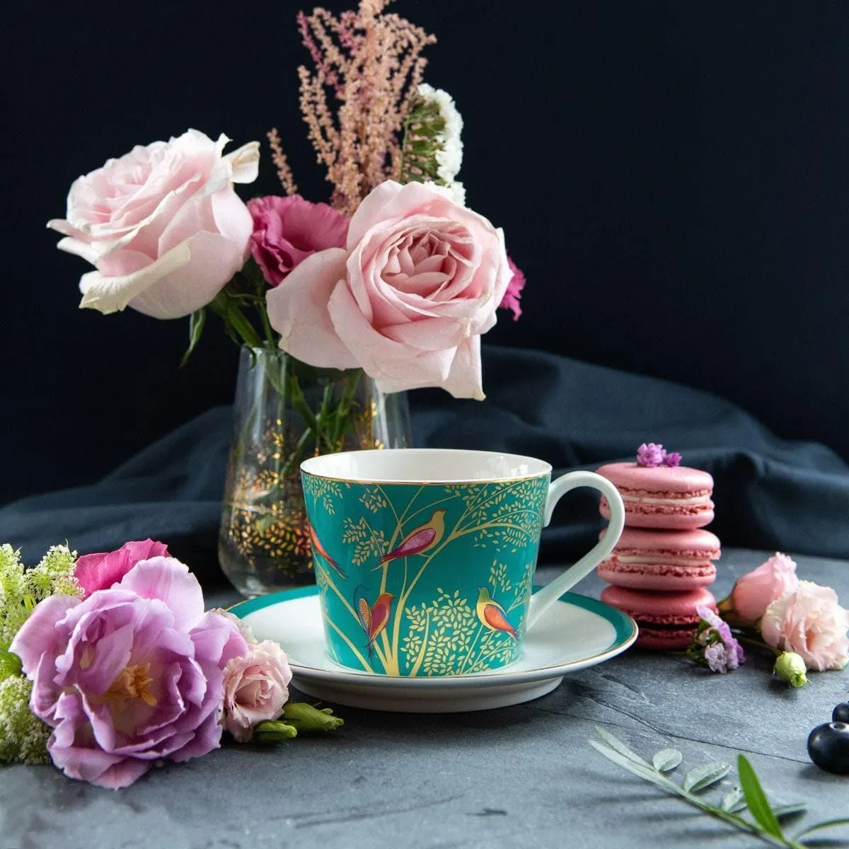 Portmeirion Sara Miller Chelsea 8oz Porcelain Tea Cup with Saucer, Green with 22K Gold Trim - Featuring Birds on a Leafy Tree - Elegant Tea Party Set for Picnic Moments - Thoughtful Chinaware Gift