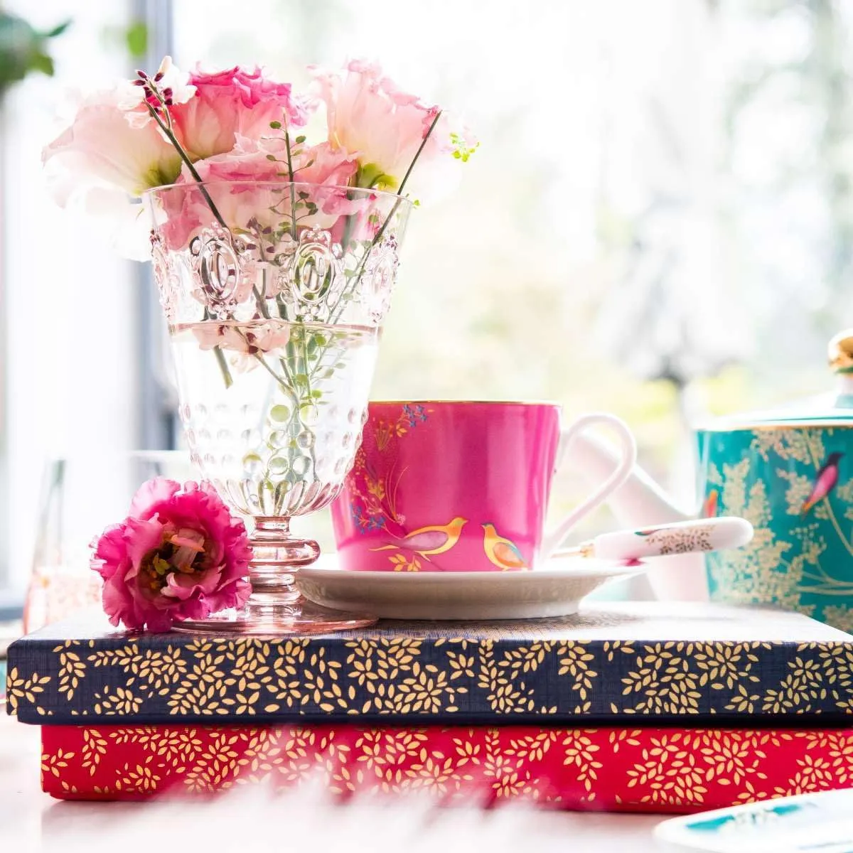 Portmeirion Sara Miller Chelsea 8oz Porcelain Tea Cup with Saucer, Pink with 22K Gold Trim - Featuring Birds on a Leafy Tree - Elegant Tea Party Set for Picnic Moments - Thoughtful Chinaware Gift