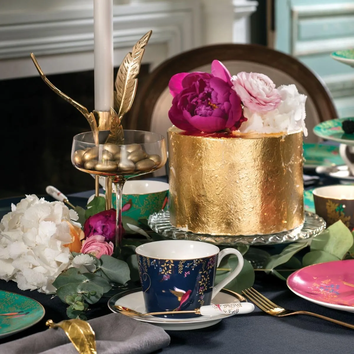 Sara Miller Chelsea 8oz Fine China Teacup & Saucer Set, Navy with 22K Gold Rim - Elegant Afternoon Tea Cup with Hummingbird Design for Tea Party or Picnic Essentials - Great Gift for Her/Mothers