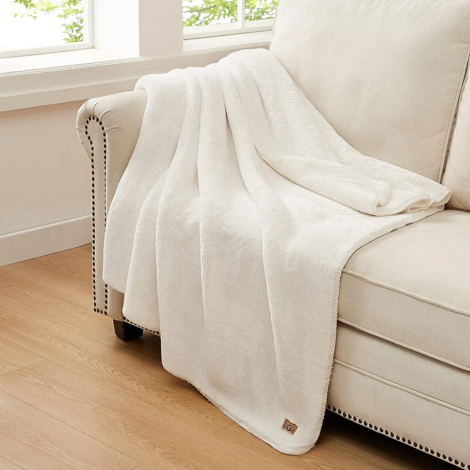 UGG Whitecap Plush Throw Blanket Fleece Lightweight Soft Cozy Throw for Couch Luxury Home Decor for Living Room Machine Washable Hypoallergenic Flannel Blankets, 50-inch x 70-inch, White Snow