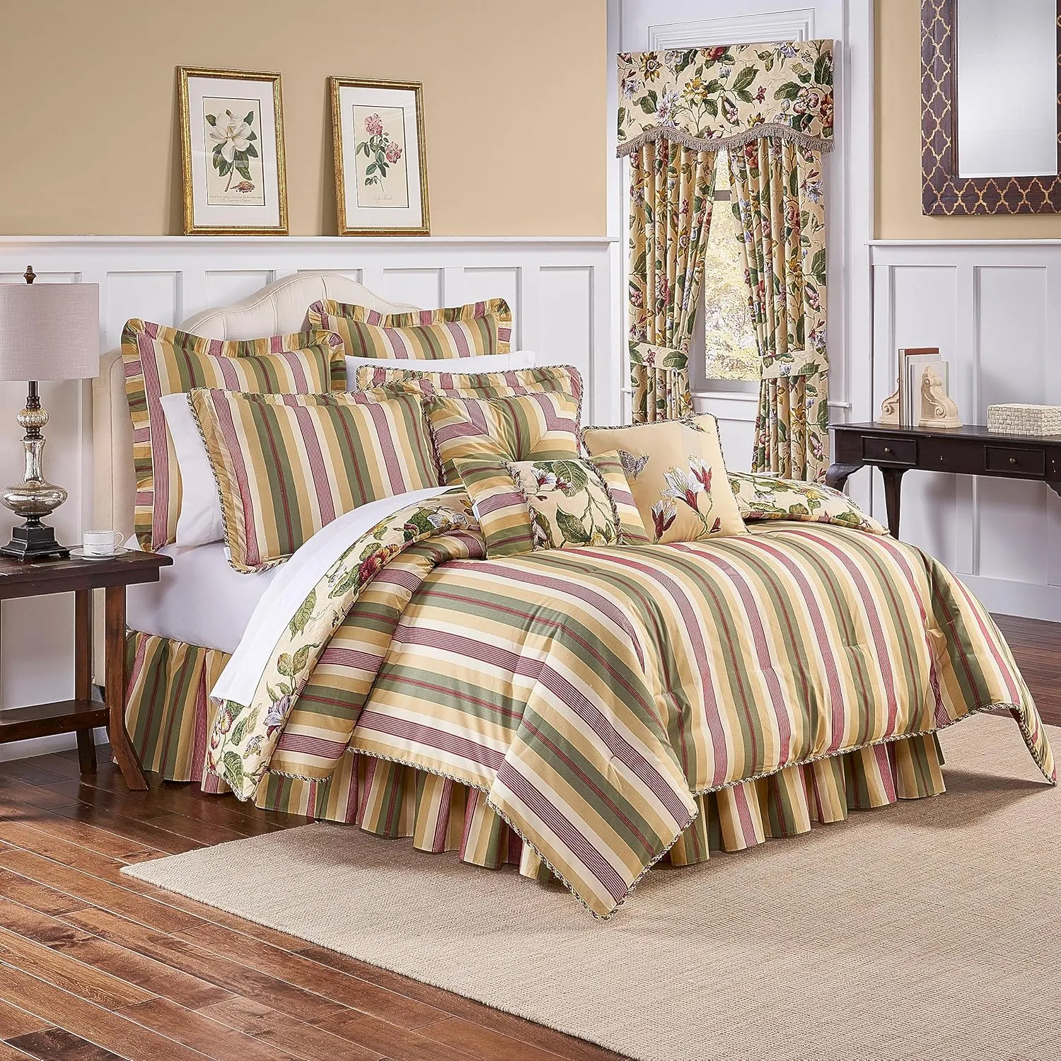 Waverly Laurel Springs Modern Farmhouse Floral 4-Piece Reversible Comforter Set, King, Parchment